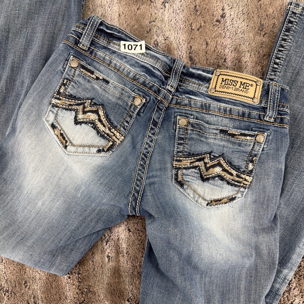 Miss Me Low Rise Boot Cut Jeans Light Wash Sequin Distressed Stretch 30x32